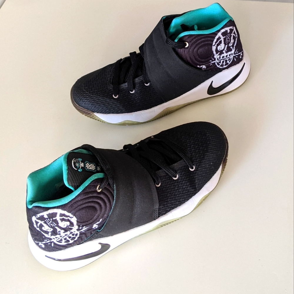 Nike Kyrie GS Skateboard black-Hiper-Jade Size 6Y